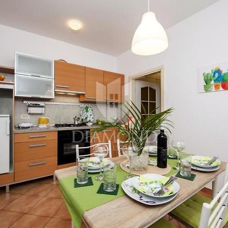 דירות Santa Eufemia Rovinj 10Min Walk To City & Free Garage Parking מראה חיצוני תמונה