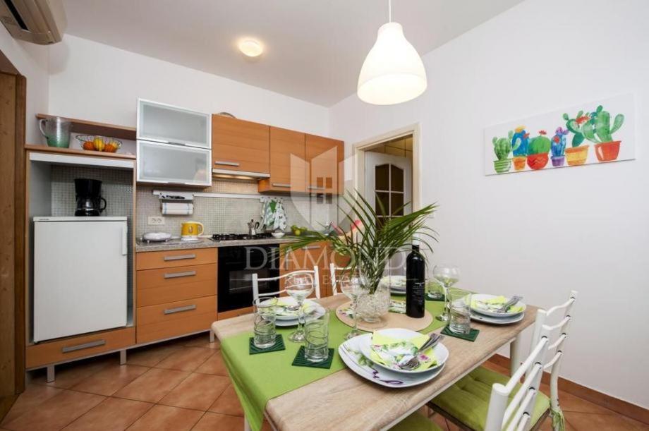 דירות Santa Eufemia Rovinj 10Min Walk To City & Free Garage Parking מראה חיצוני תמונה